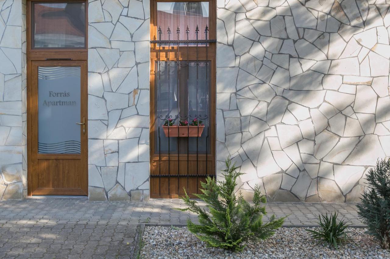 Forras Apartman Егер Екстериор снимка